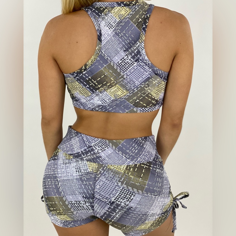 Short Set - Picture 2 of 3